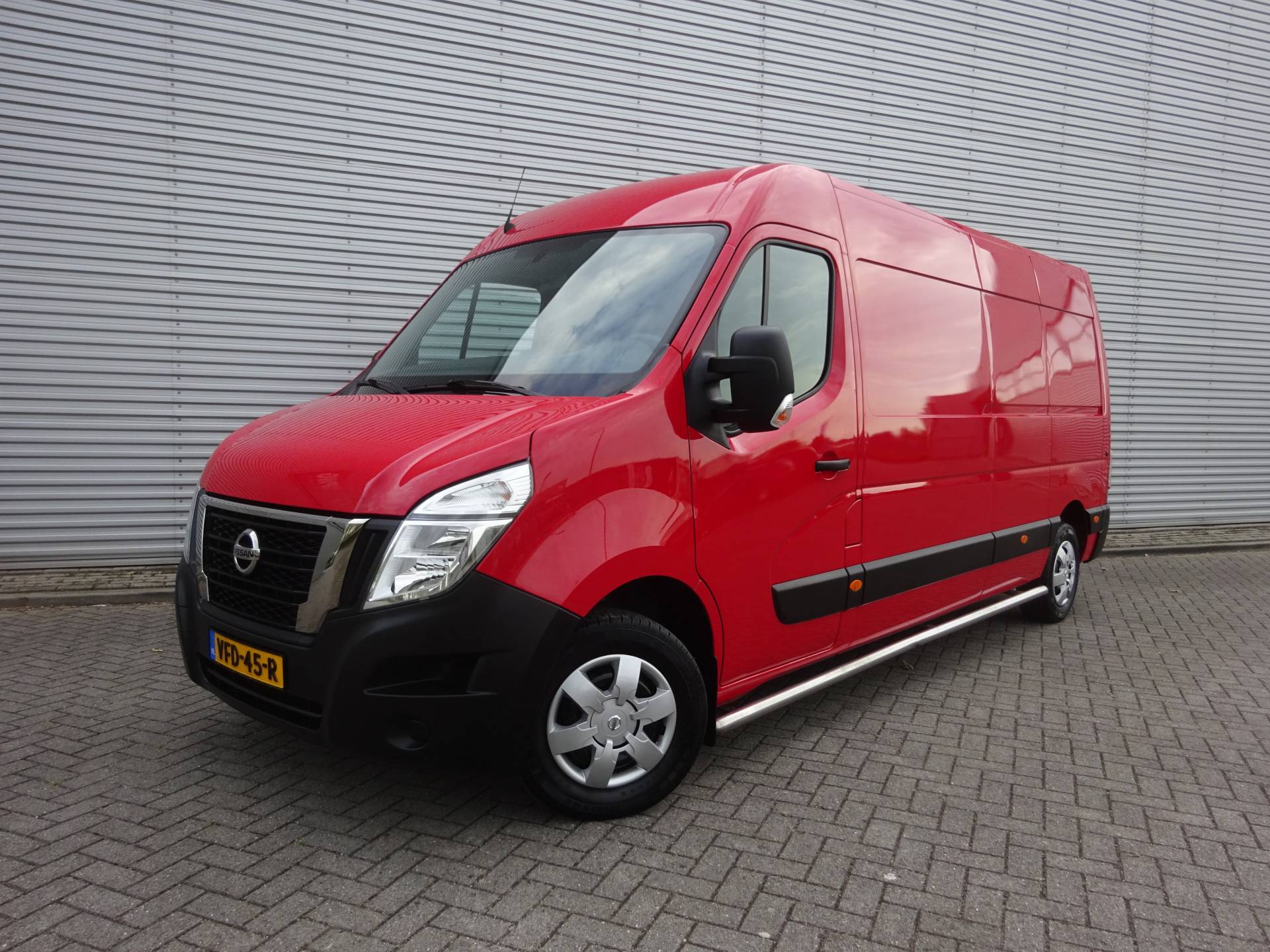 Nissan NV400