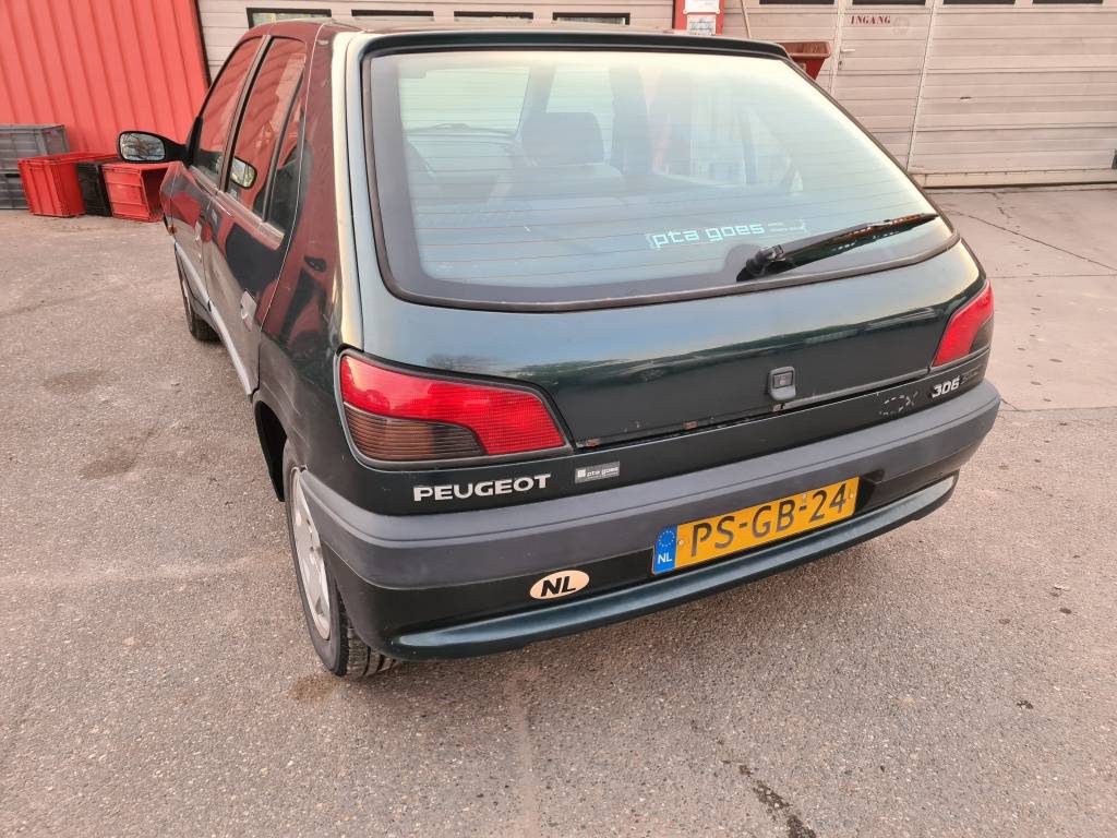 Peugeot 306