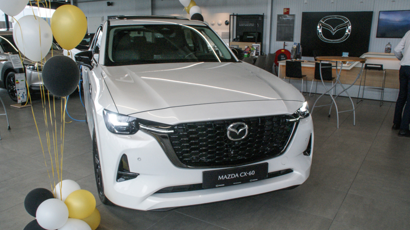 Sneak Preview van de Mazda CX-60 bij Tramper in Goes