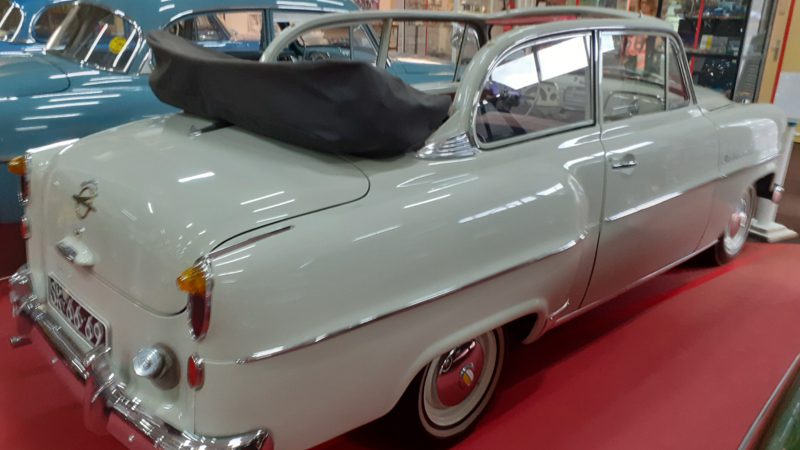 Eerste Nederlandse OPEL Automuseum in Tijnje