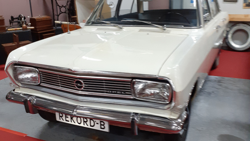 Eerste Nederlandse OPEL Automuseum in Tijnje