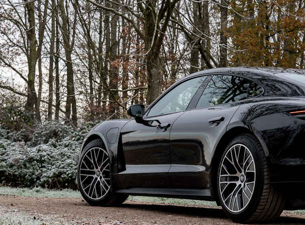 Porsche Taycan Performance 408PK