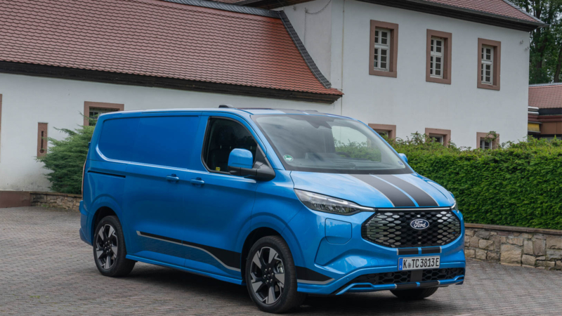 Ford Pro introduceert de geheel nieuwe E-Transit Custom