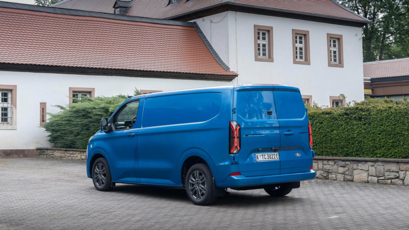 Ford Pro introduceert de geheel nieuwe E-Transit Custom