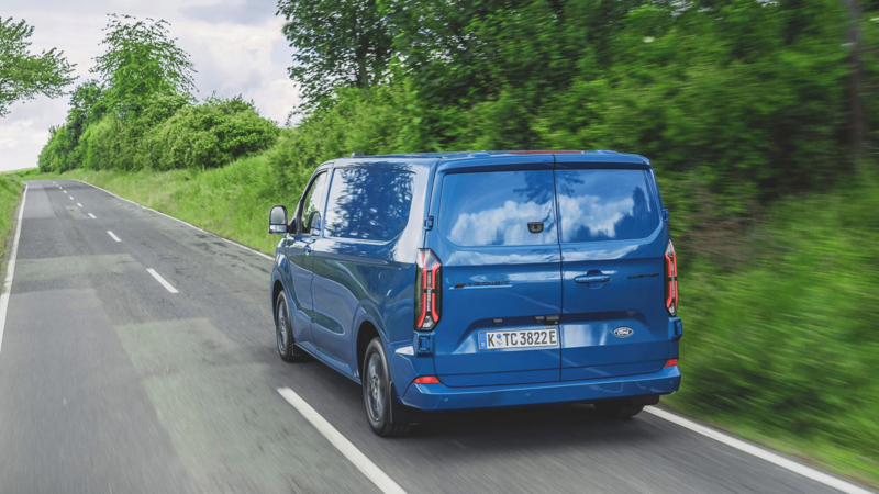 Ford Pro introduceert de geheel nieuwe E-Transit Custom