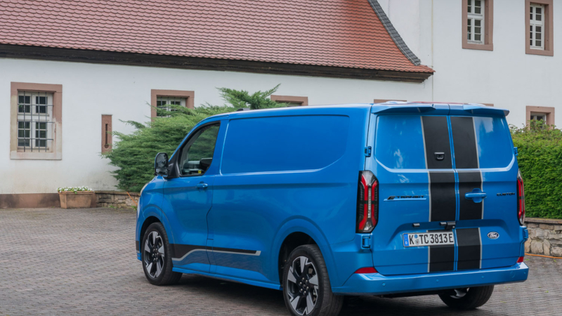 Ford Pro introduceert de geheel nieuwe E-Transit Custom