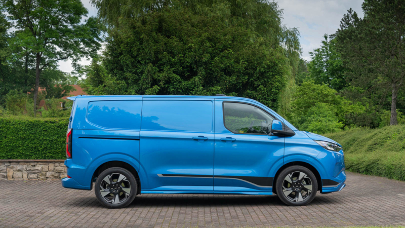 Ford Pro introduceert de geheel nieuwe E-Transit Custom