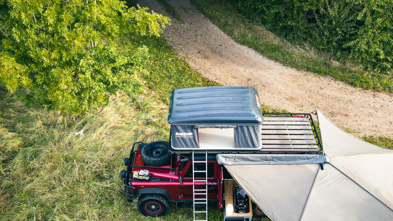 Deze bijzondere Land Rover Defender 110 Camper staat bij Auto Ventura!