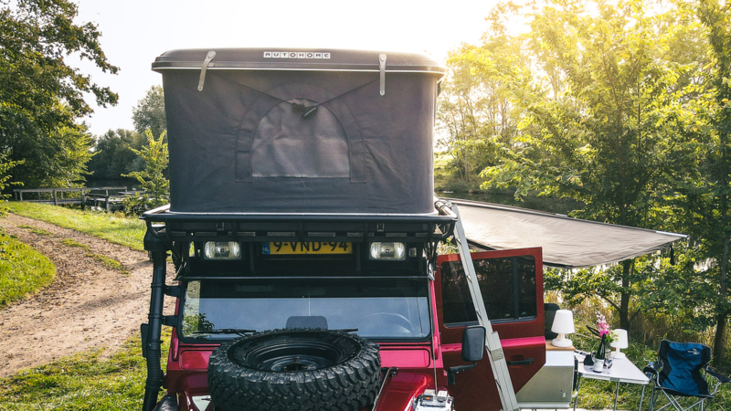 Deze bijzondere Land Rover Defender 110 Camper staat bij Auto Ventura!