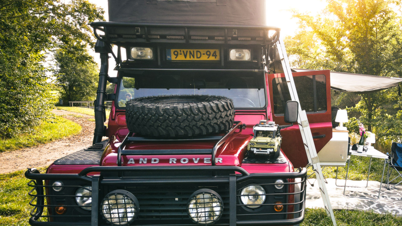 Deze bijzondere Land Rover Defender 110 Camper staat bij Auto Ventura!