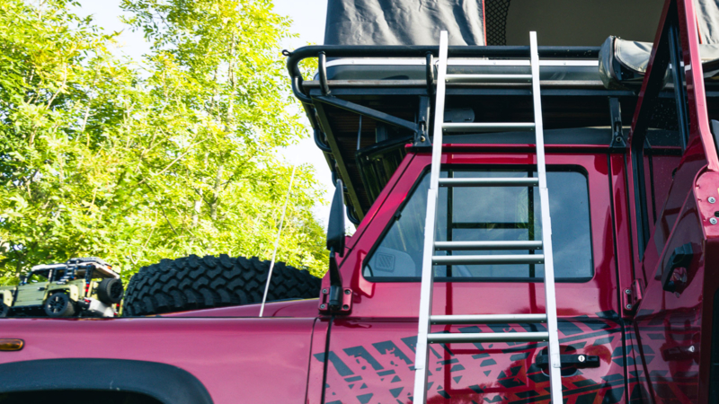 Deze bijzondere Land Rover Defender 110 Camper staat bij Auto Ventura!