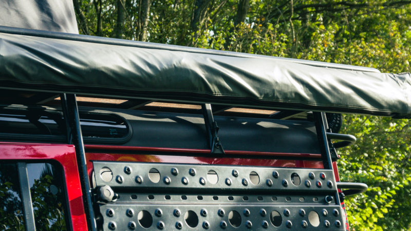 Deze bijzondere Land Rover Defender 110 Camper staat bij Auto Ventura!