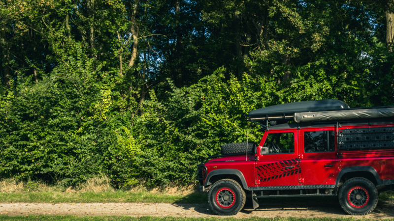 Deze bijzondere Land Rover Defender 110 Camper staat bij Auto Ventura!