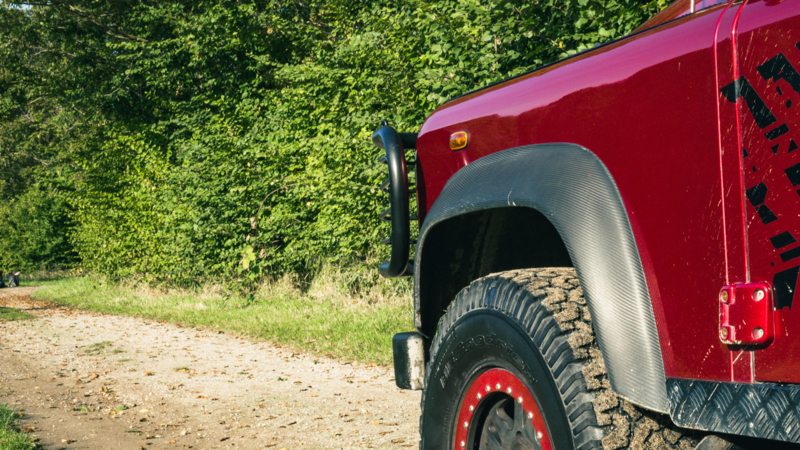 Deze bijzondere Land Rover Defender 110 Camper staat bij Auto Ventura!