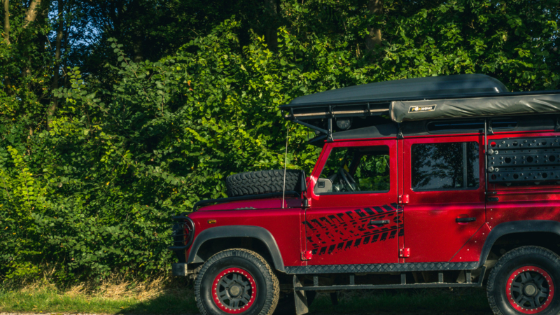 Deze bijzondere Land Rover Defender 110 Camper staat bij Auto Ventura!