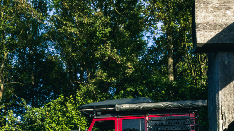 Deze bijzondere Land Rover Defender 110 Camper staat bij Auto Ventura!