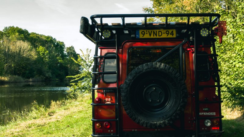 Deze bijzondere Land Rover Defender 110 Camper staat bij Auto Ventura!