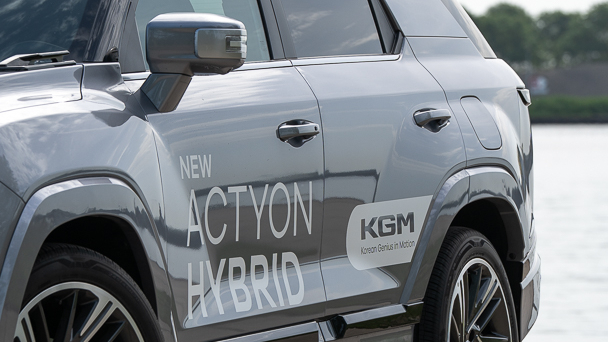 AutoZeeland rijdt de KGM Actyon Hybrid