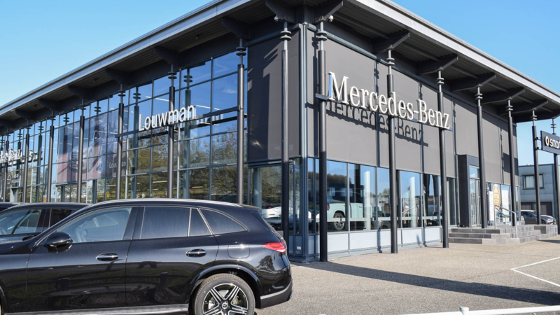 Louwman Mercedes-Benz viert het 40-jarig jubileum van Peter Poppe