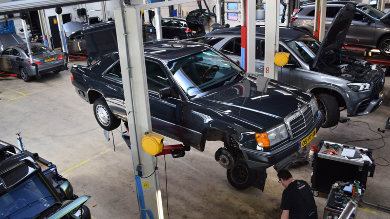 Louwman Mercedes-Benz viert het 40-jarig jubileum van Peter Poppe