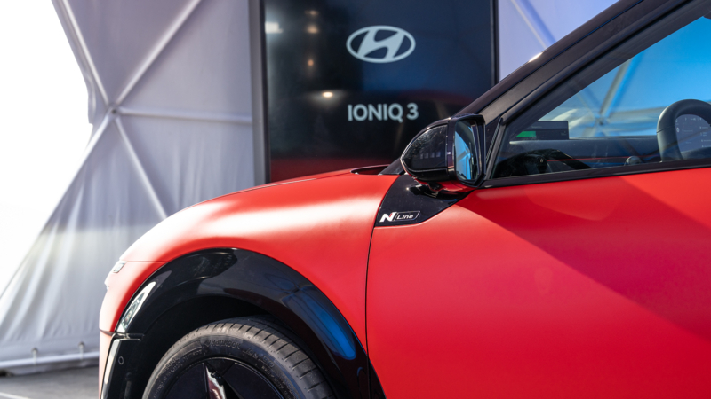 Hyundai IONIQ 3 maakt indruk tijdens onthulling bij Auto Sturm in Goes