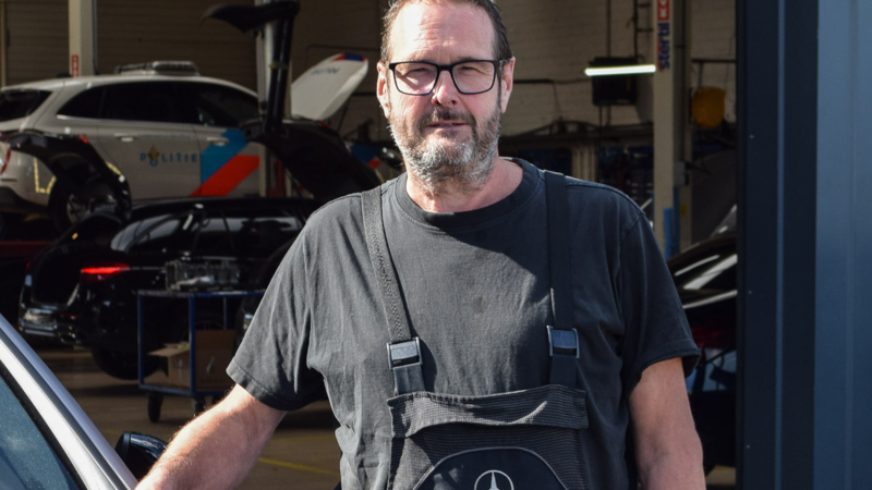 Louwman Mercedes-Benz viert het 40-jarig jubileum van Peter Poppe
