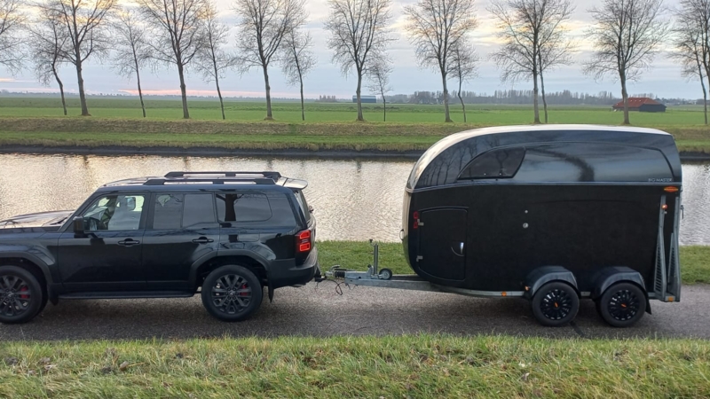 10e Toyota Land Cruiser Van voor Paardenslachthuis De Kok BV