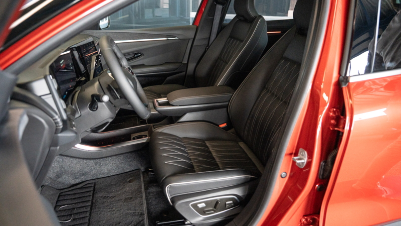 Nieuwe Mitsubishi Eclipse Cross en Grandis geïntroduceerd bij Auto Moret in Terneuzen