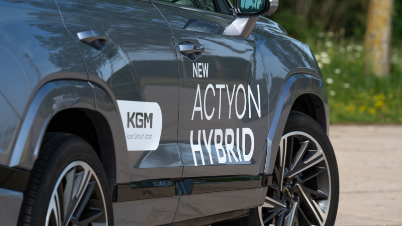 AutoZeeland rijdt de KGM Actyon Hybrid