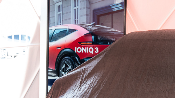 Hyundai IONIQ 3 maakt indruk tijdens onthulling bij Auto Sturm in Goes
