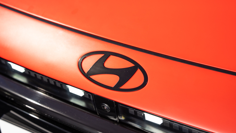 Hyundai IONIQ 3 maakt indruk tijdens onthulling bij Auto Sturm in Goes