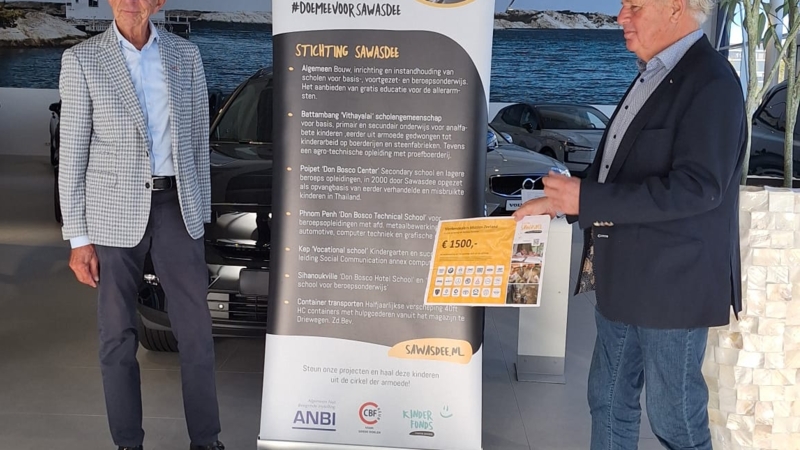 Vereniging Merkendealers Midden-Zeeland reikt cheque uit