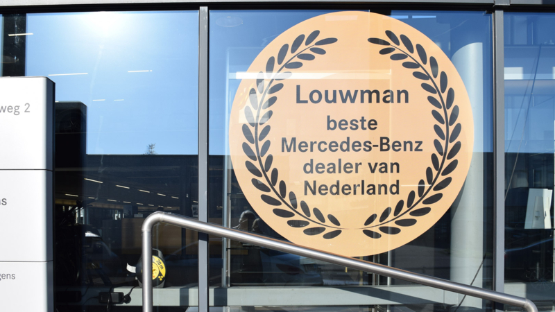 Louwman Mercedes-Benz viert het 40-jarig jubileum van Peter Poppe