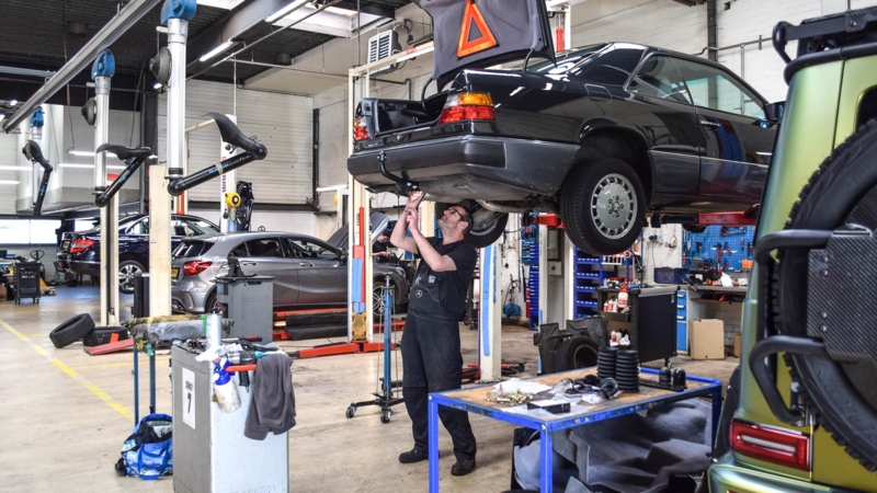 Louwman Mercedes-Benz viert het 40-jarig jubileum van Peter Poppe