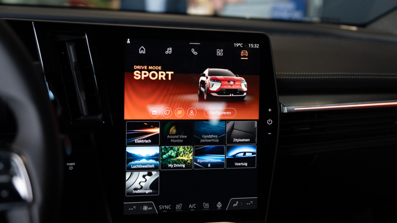 Nieuwe Mitsubishi Eclipse Cross en Grandis geïntroduceerd bij Auto Moret in Terneuzen