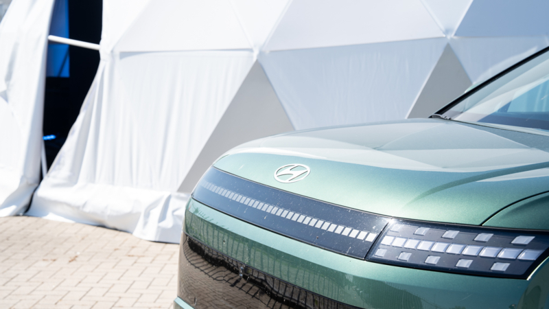Hyundai IONIQ 3 maakt indruk tijdens onthulling bij Auto Sturm in Goes