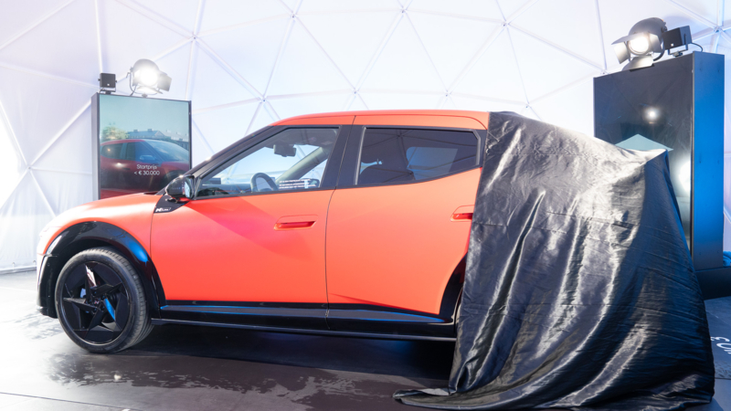 Hyundai IONIQ 3 maakt indruk tijdens onthulling bij Auto Sturm in Goes