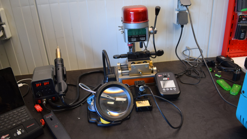 De autosleutelservice van Autobedrijf Van Weele in Krabbendijke