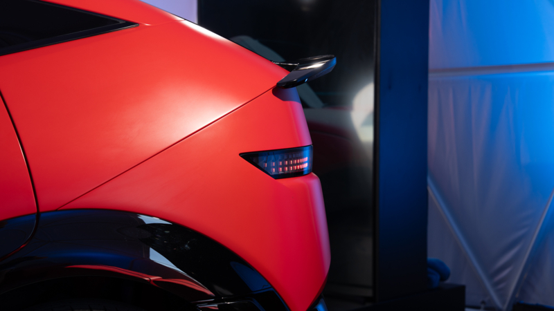 Hyundai IONIQ 3 maakt indruk tijdens onthulling bij Auto Sturm in Goes