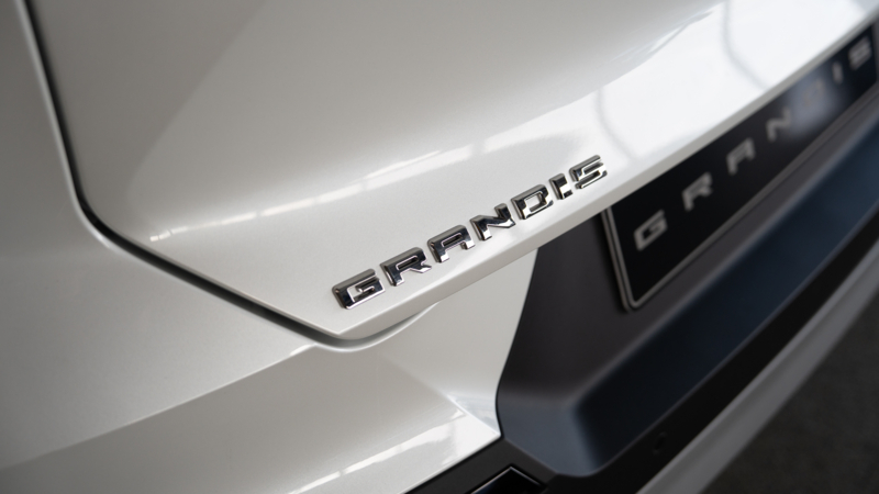 Nieuwe Mitsubishi Eclipse Cross en Grandis geïntroduceerd bij Auto Moret in Terneuzen