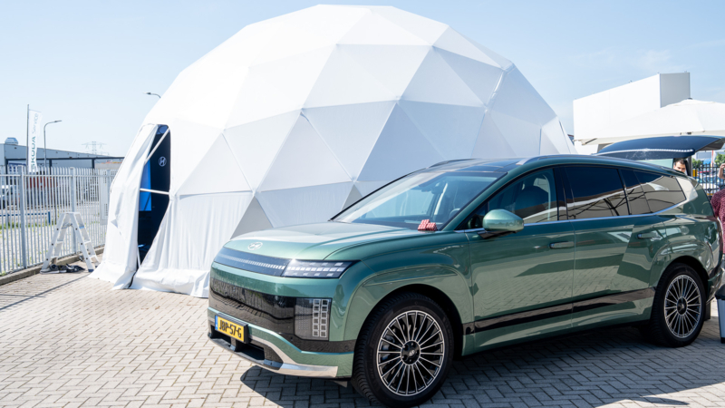 Hyundai IONIQ 3 maakt indruk tijdens onthulling bij Auto Sturm in Goes