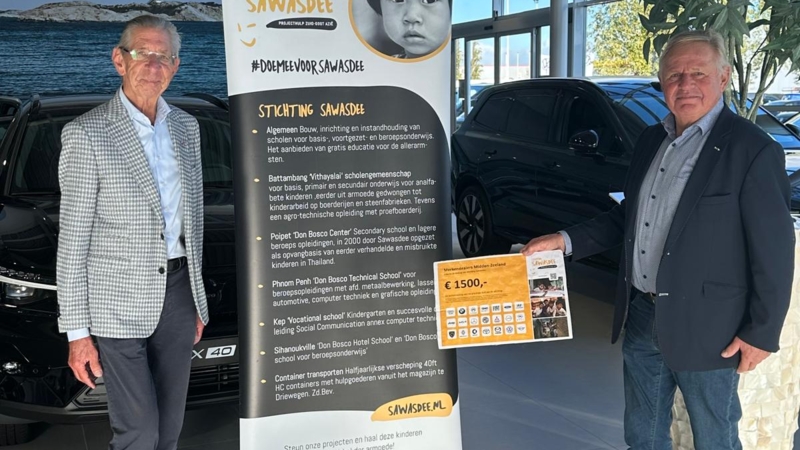 Vereniging Merkendealers Midden-Zeeland reikt cheque uit