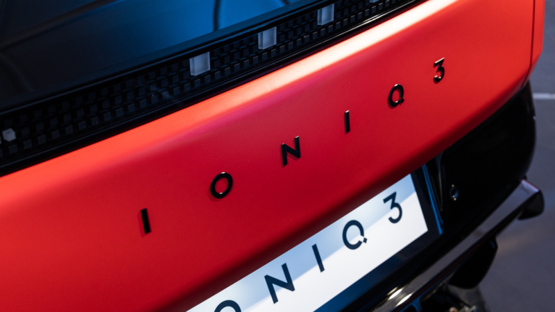 Hyundai IONIQ 3 maakt indruk tijdens onthulling bij Auto Sturm in Goes