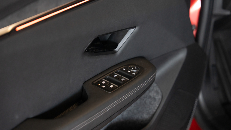 Nieuwe Mitsubishi Eclipse Cross en Grandis geïntroduceerd bij Auto Moret in Terneuzen