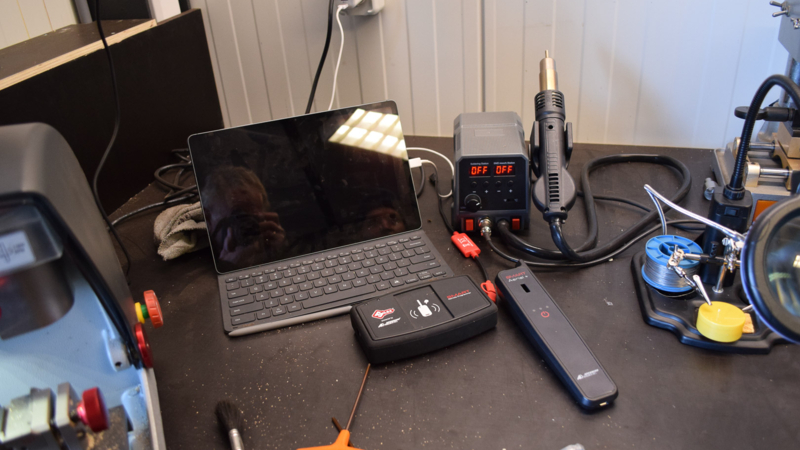 De autosleutelservice van Autobedrijf Van Weele in Krabbendijke