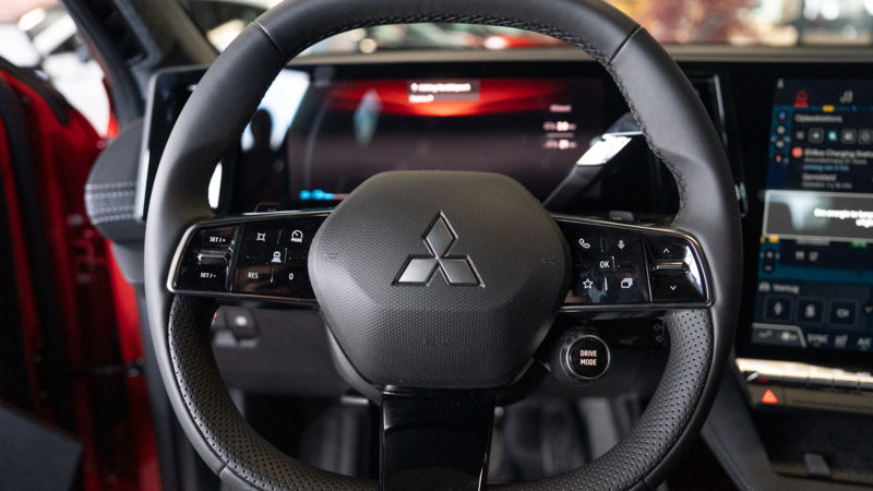 Nieuwe Mitsubishi Eclipse Cross en Grandis geïntroduceerd bij Auto Moret in Terneuzen