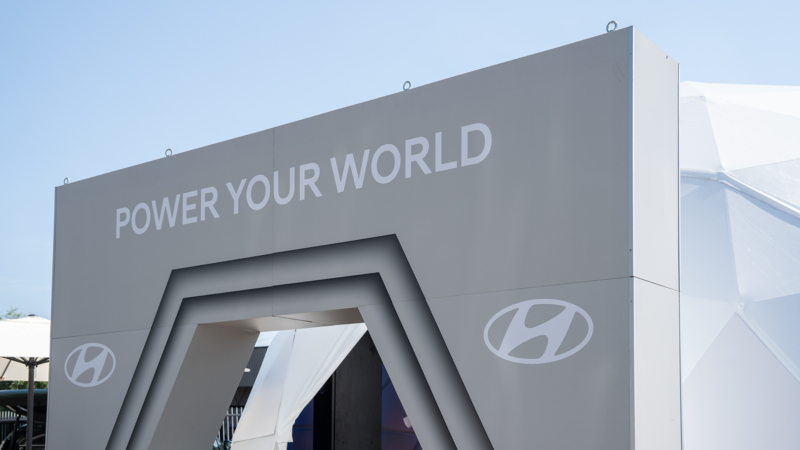 Hyundai IONIQ 3 maakt indruk tijdens onthulling bij Auto Sturm in Goes