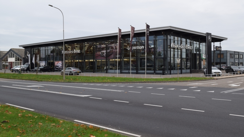 Jubilarissen en andere wapenfeiten van de Mercedes-Benzdealer in Goes