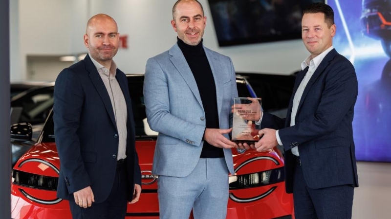 Nissan-dealer Auto Sturm ontvangt Nissan Global Award 2025